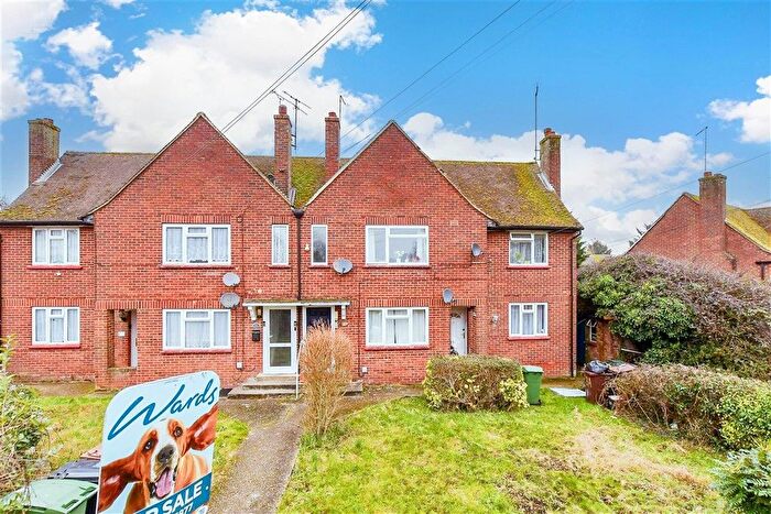 2 Bedroom Maisonette For Sale In Bishops Close, Nettlestead, Maidstone, Kent, ME18