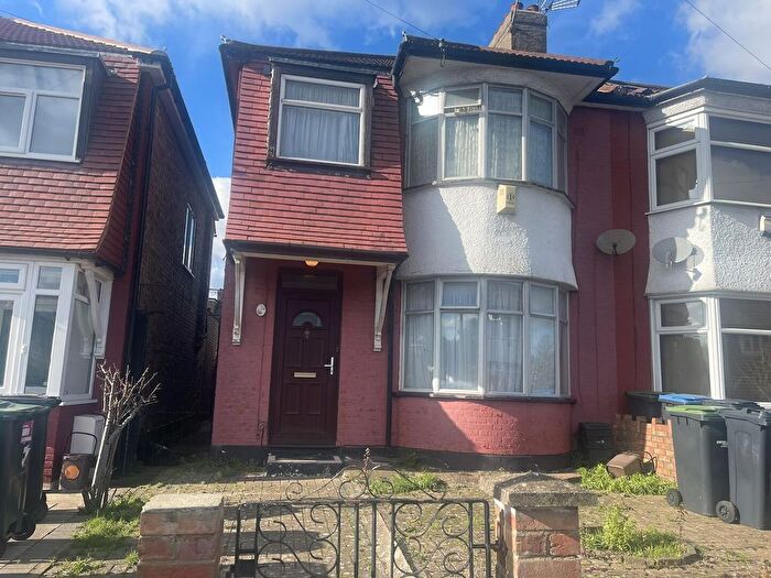 3 Bedroom End Terrace House For Sale In Kendal Avenue, London, N18
