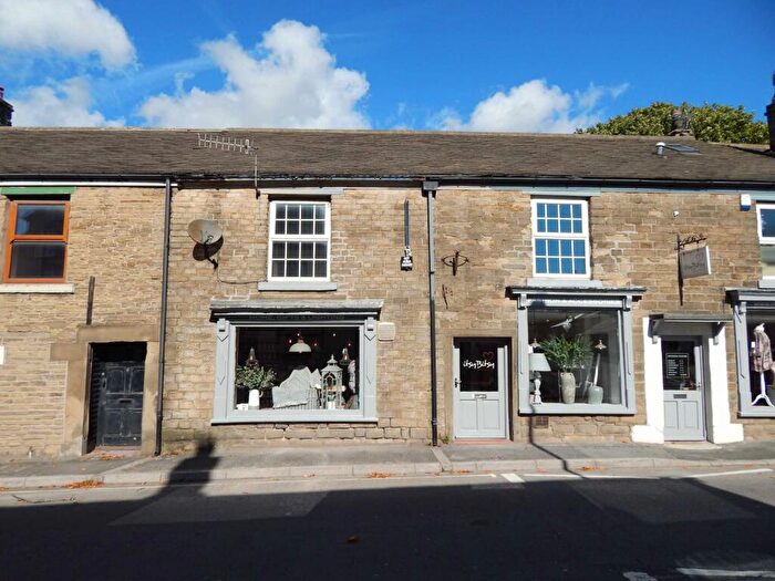 2 Bedroom Apartment To Rent In Market Street, Chapel-En-Le-Frith, SK23