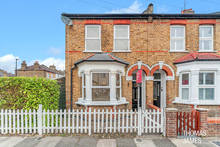 3 Bedroom End Of Terrace House For Sale In Lea Road, Enfield, EN2