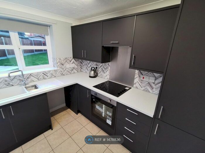 3 Bedroom Detached House To Rent In Newcastle Close, Norwich, NR7