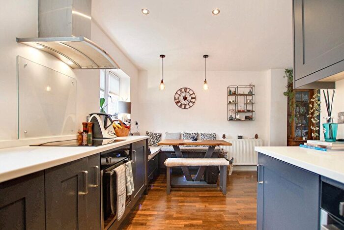 3 Bedroom Terraced House For Sale In Scholars Walk, Leicester, LE2