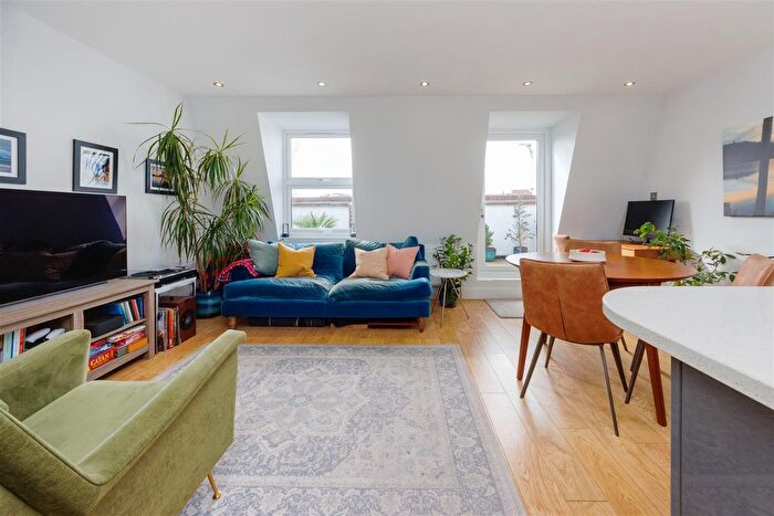 2 Bedroom Flat For Sale In Malden Road, Gospel Oak, NW5