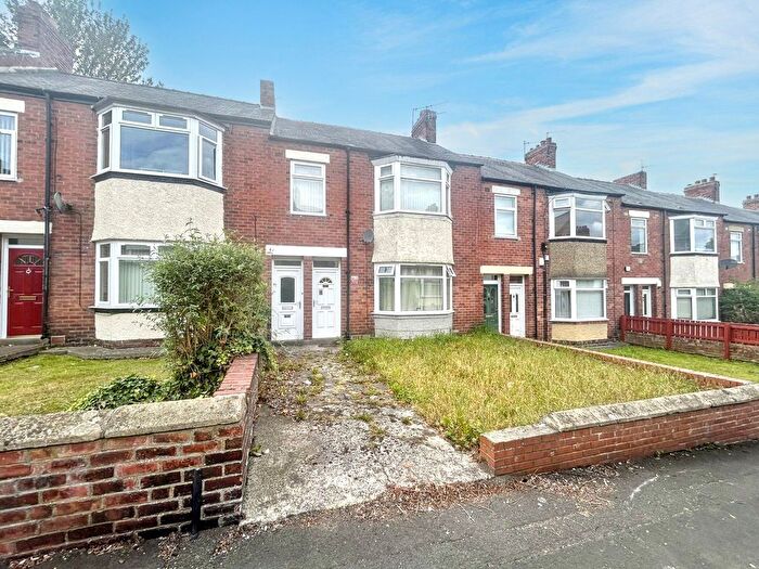 3 Bedroom Flat For Sale In Ridley Gardens, Swalwell, Newcastle Upon Tyne, NE16