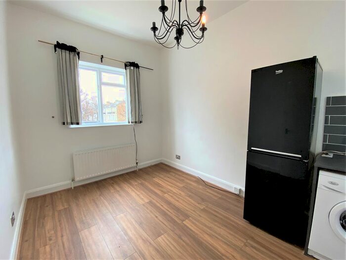 1 Bedroom Flat To Rent In Hammersmith Grove, Hammersmith, London, W6