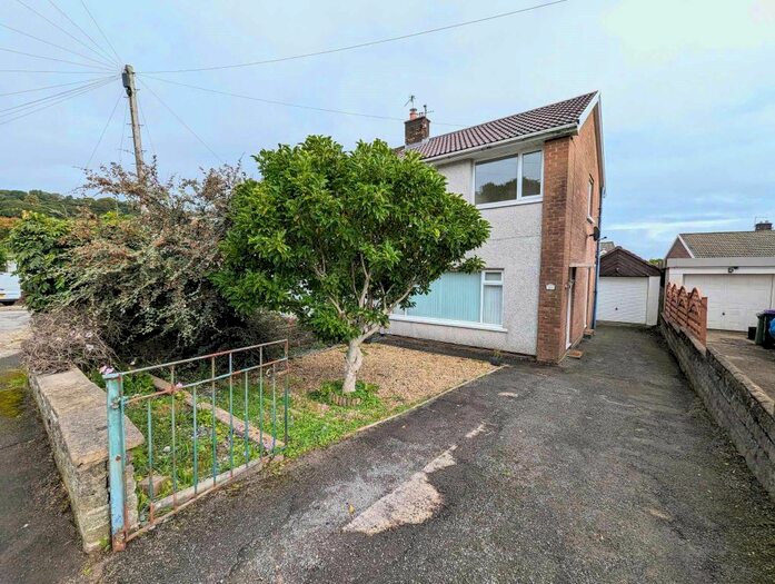 3 Bedroom Semi-Detached House To Rent In Thornhill Close, Cwmbran, Torfaen, NP44