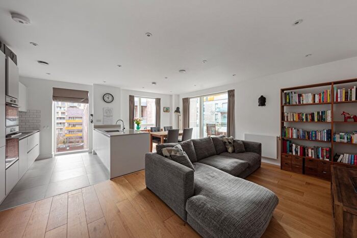 2 Bedroom Flat For Sale In Golden Anchor House, Latimer Square Greenwich, SE10