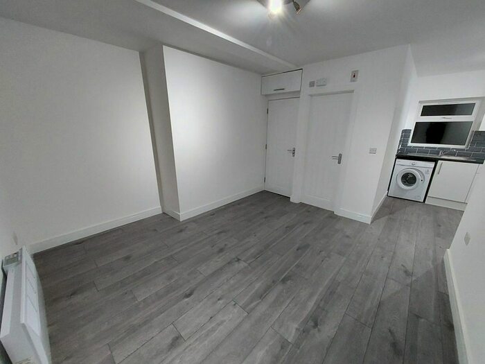 1 Bedroom Flat To Rent In Park Lane, London, N17