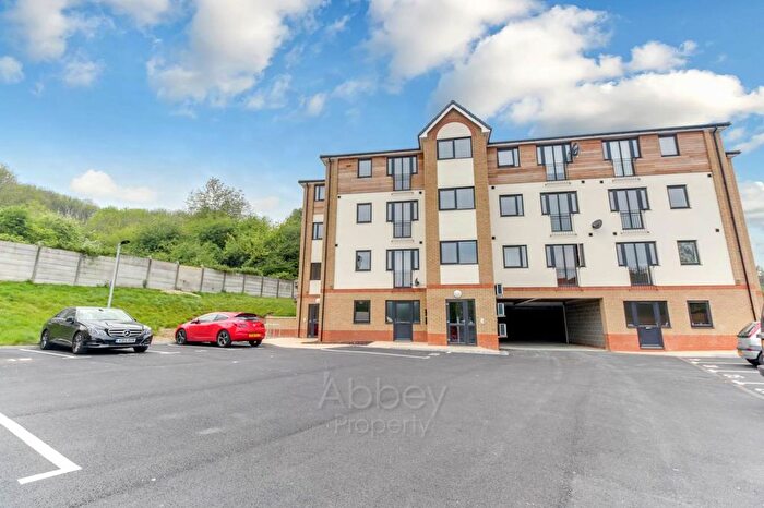 1 Bedroom Flat To Rent In Mulberry Close, Earls Court Mulberry Close, LU1