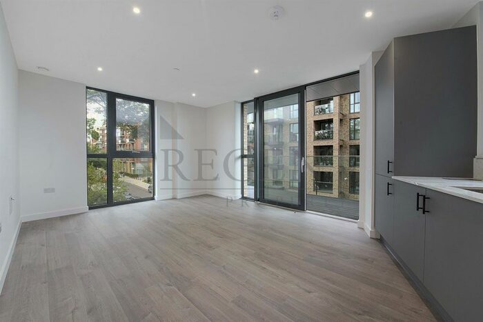 2 Bedroom Flat To Rent In Willowbrook House, Coster Avenue, N4