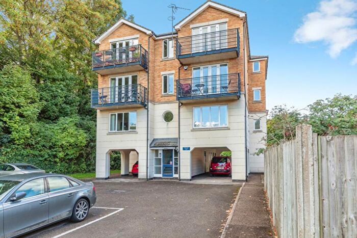 2 Bedroom Flat For Sale In Shelley Rise, Rochester, Kent, ME1