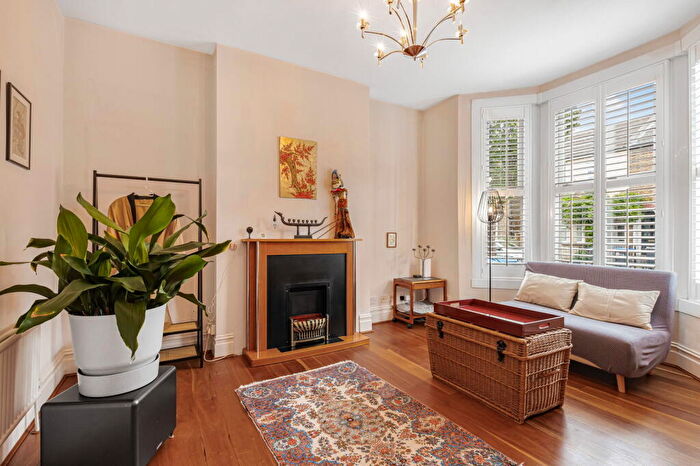 5 Bedroom Semi-Detached House For Sale In Alexandra Road, CR0