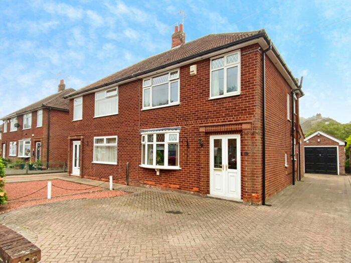 3 Bedroom Semi-Detached House For Sale In Mill Beck Lane, Cottingham, HU16