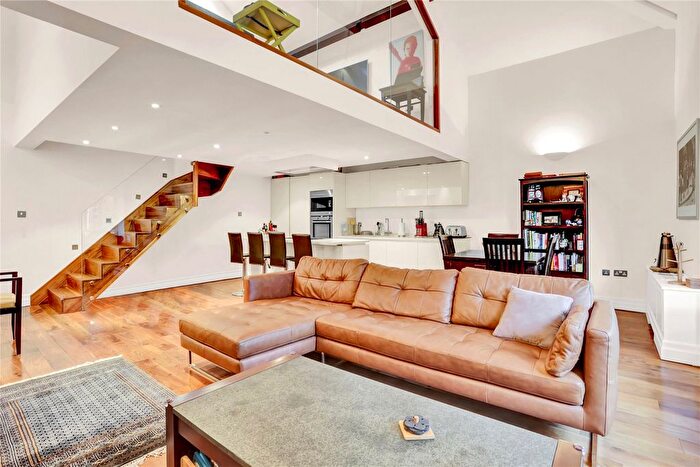 3 Bedroom Flat To Rent In Wimbledon Park Side, London, SW19