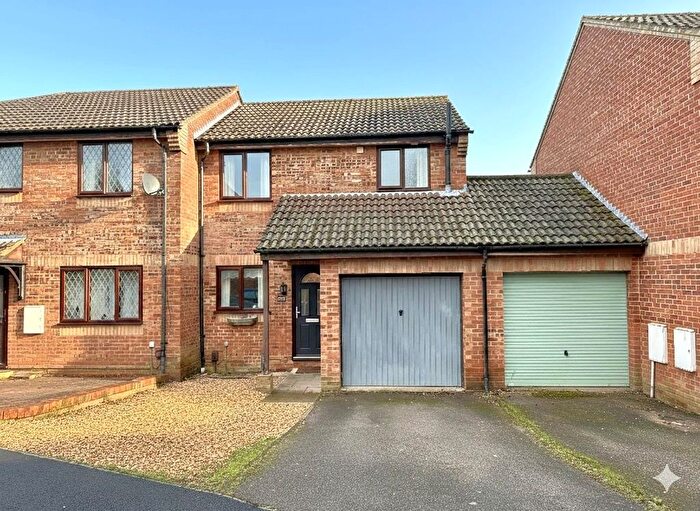 3 Bedroom Semi-Detached House For Sale In Woodstock Close, Hedge End, Southampton, SO30