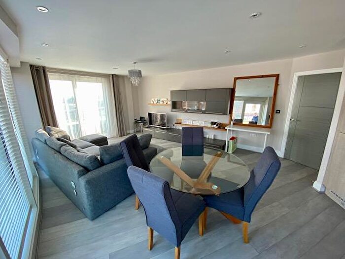 2 Bedroom Apartment To Rent In Bridge Avenue, Maidenhead, SL6