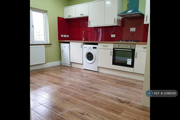 2 Bedroom Flat To Rent In Grove Road, Romford, RM6