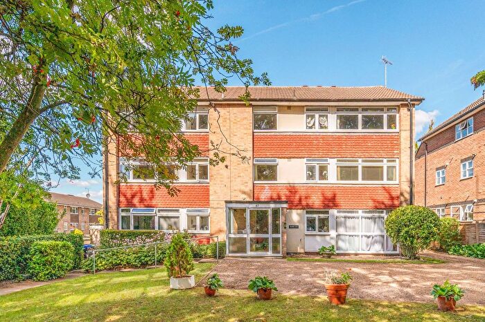 2 Bedroom Flat To Rent In Christchurch Park, Sutton, SM2