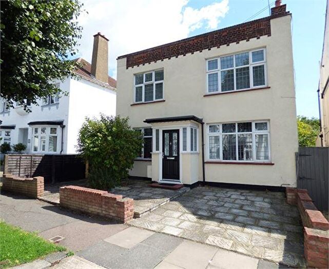 3 Bedroom Apartment To Rent In Marine Avenue, Leigh On Sea, Leigh On Sea, SS9