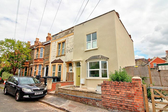 1 Bedroom Apartment For Sale In Argyle Avenue, Bristol, BS5