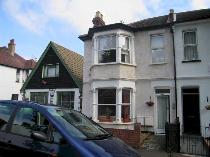 2 Bedroom Flat To Rent In Southsea Avenue, Leigh-On-Sea, SS9