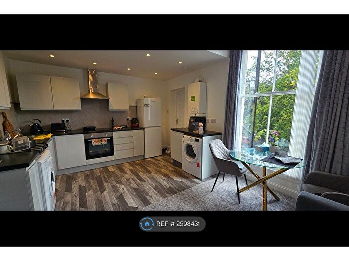 1 Bedroom Flat To Rent In Montpellier Court, Scarborough, YO11