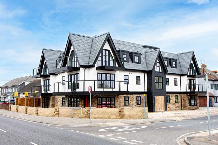 1 Bedroom Flat For Sale In Hall Crescent, Benfleet, SS7