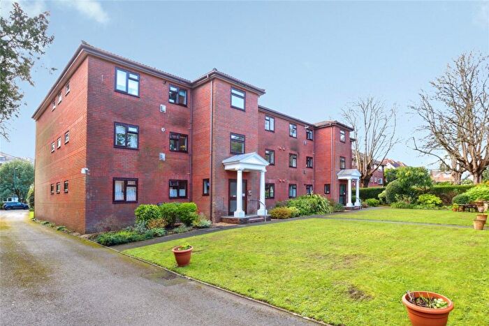 2 Bedroom Flat For Sale In West Cliff Road, West Cliff, Bournemouth, Dorset, BH4