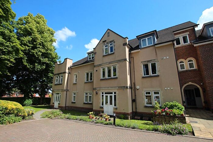 2 Bedroom Flat To Rent In Regency Court, Hale, Altrincham, WA15