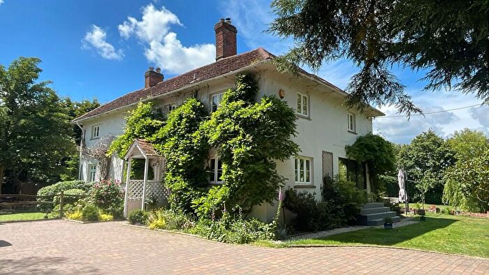 6 Bedroom Detached House For Sale In Easthampstead Road, Wokingham, RG40