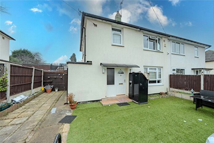 3 Bedroom Semi Detached House For Sale In Fir Tree Approach, Leeds, LS17