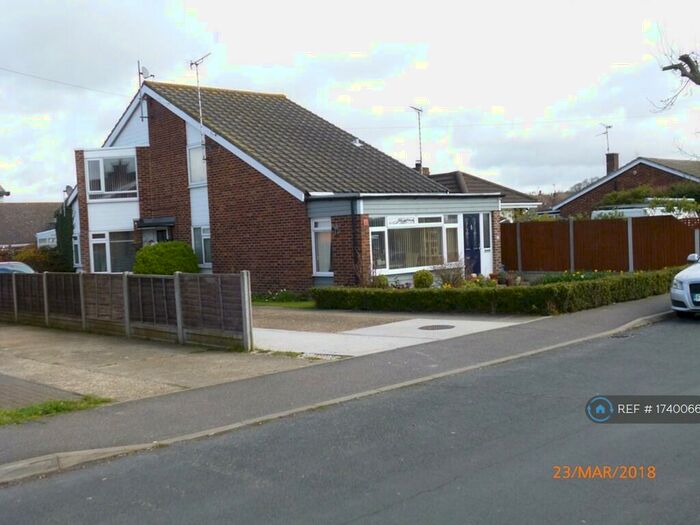 1 Bedroom Flat To Rent In Croft Road, Benfleet, SS7