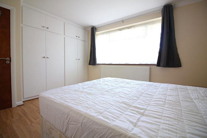 2 Bedroom Flat To Rent In Ravenswood Gardens, Isleworth, TW7