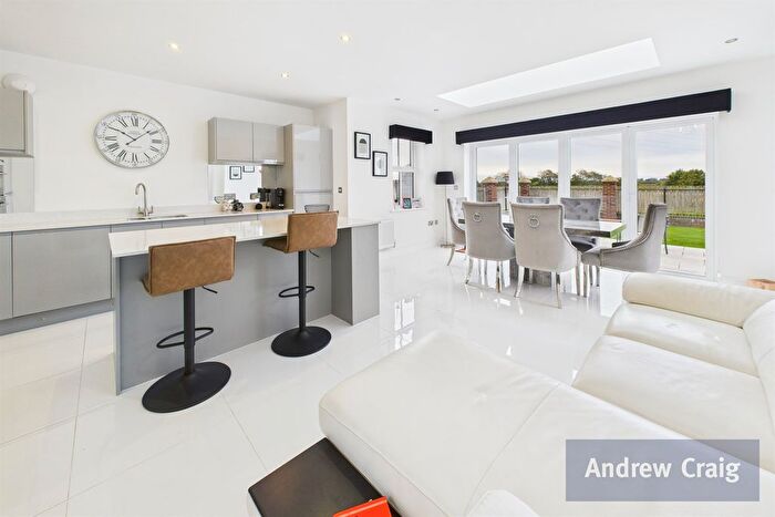 4 Bedroom Link Detached House For Sale In Sandpiper View, East Boldon, NE36