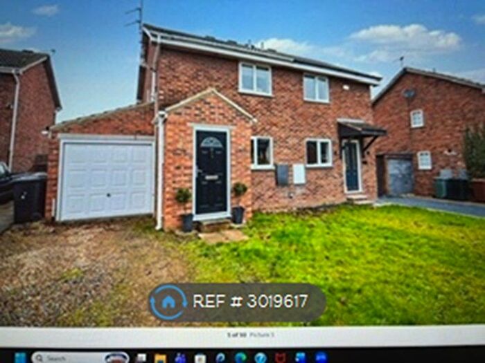 2 Bedroom Semi-Detached House To Rent In Lea Park Close, Leeds, LS10