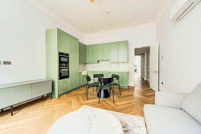 2 Bedroom Flat To Rent In Earls Court, Earls Court, London, SW5