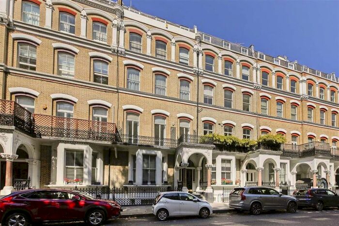 3 Bedroom Flat To Rent In Old Brompton Road, London, SW5