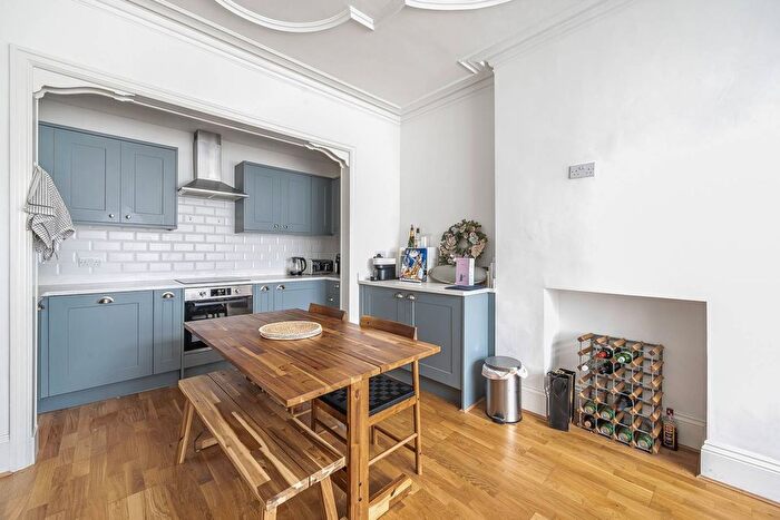 2 Bedroom Flat To Rent In Downton Avenue, Streatham Hill, London, SW2