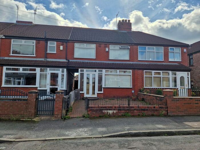 3 Bedroom Link Detached House To Rent In Argyll Road, Oldham, OL9