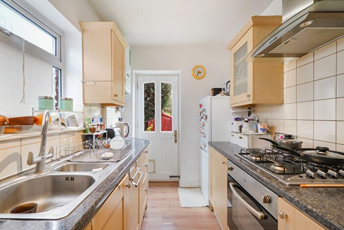 2 Bedroom Flat To Rent In Argyle Road, West Ealing, W13
