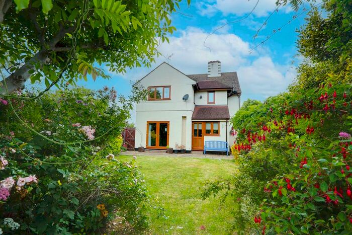 4 Bedroom Detached House For Sale In Sutton Road, Rochford, SS4