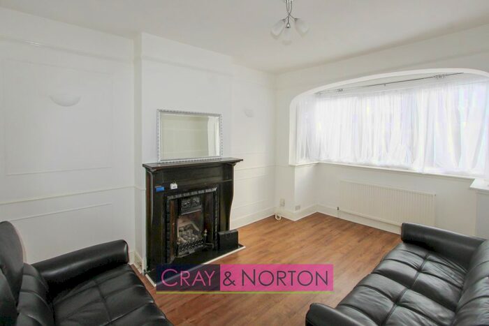 3 Bedroom Semi-Detached House To Rent In Greenwood Road, Croydon, CR0