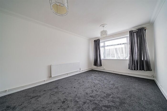 1 Bedroom Flat For Sale In East Weare Road, Portland, DT5