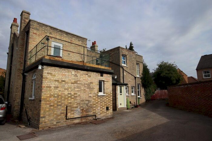 2 Bedroom Flat To Rent In Fernlea Close, Cherry Hinton, Cambridge, CB1