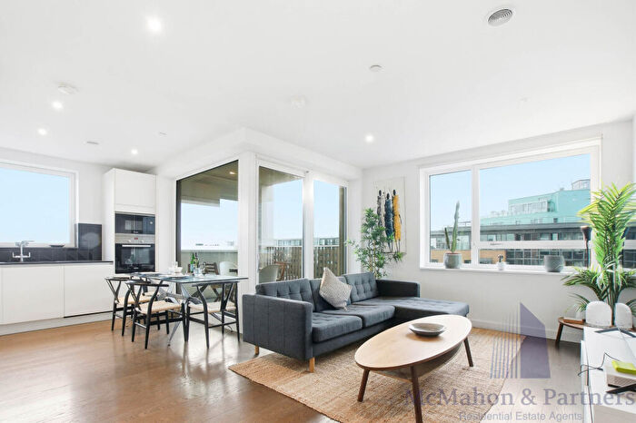 2 Bedroom Flat To Rent In Walton Heights, Walworth Road, London, SE17