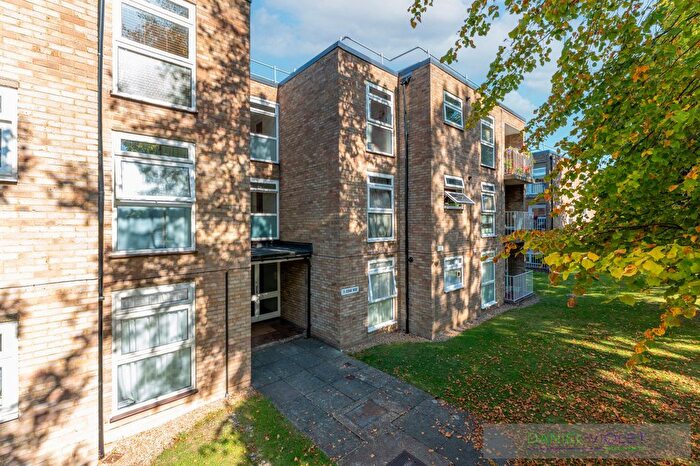 2 Bedroom Flat For Sale In Cedar Road, Sutton, SM2