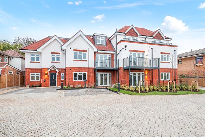 2 Bedroom Apartment For Sale In Ruxley Lane, Epsom, KT19