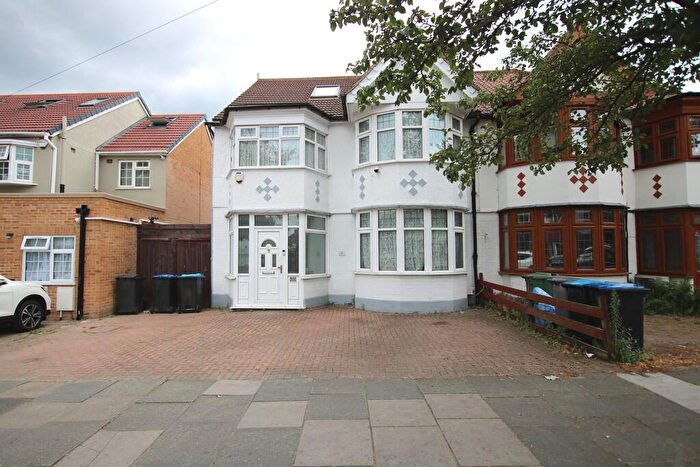 5 Bedroom Semi-Detached House To Rent In Park Avenue North, London, NW10