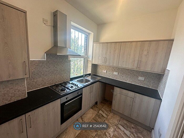 2 Bedroom Flat To Rent In Duckworth Lane, Bradford, BD9