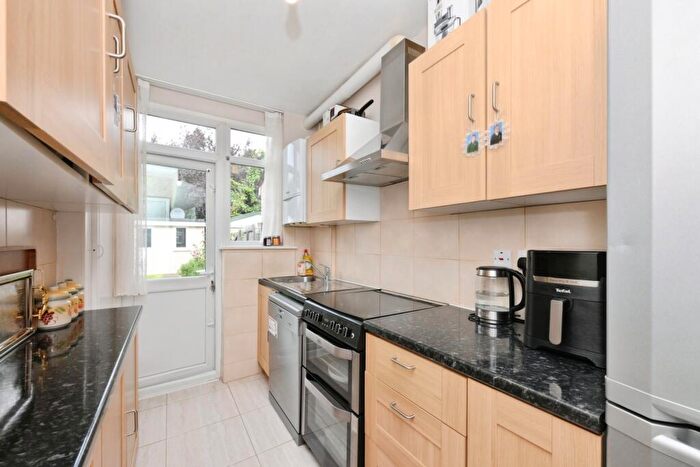 3 Bedroom Terraced House For Sale In Tynemouth Drive, Enfield, EN1
